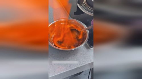 咱奶是调酒师吧 一杯火燎白酒红糖水的温暖哲学